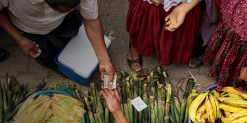 Guatemalan women at municipal market